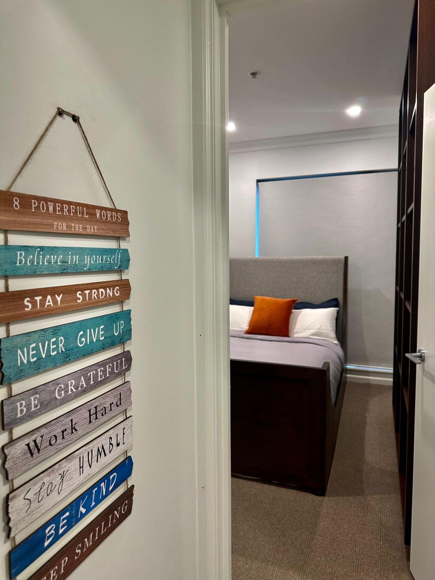 Private 1 Bed Accom With Bathroom In A 3 Bed Apartment - Melb Cbd, Regency Towers - Free Parking, Wifi And Pool Melbourne Exterior photo